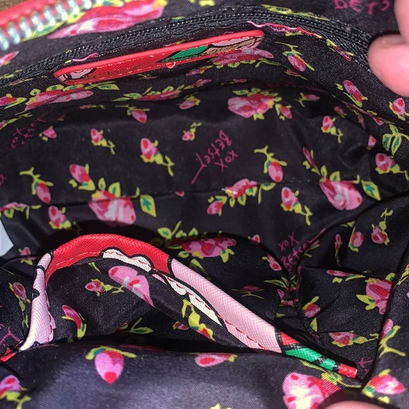 NWT BETSEY JOHNSON RED FLORAL BAG! - Picture 2 of 7